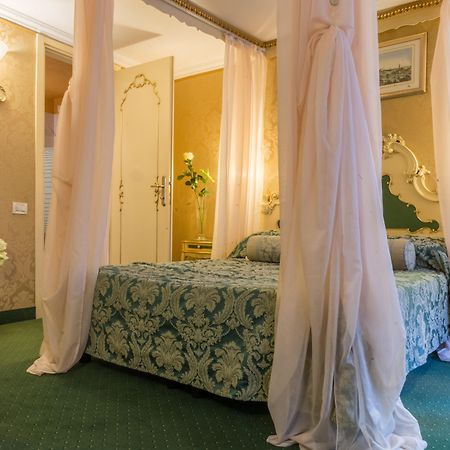 Hotel Becher Венеция Экстерьер фото