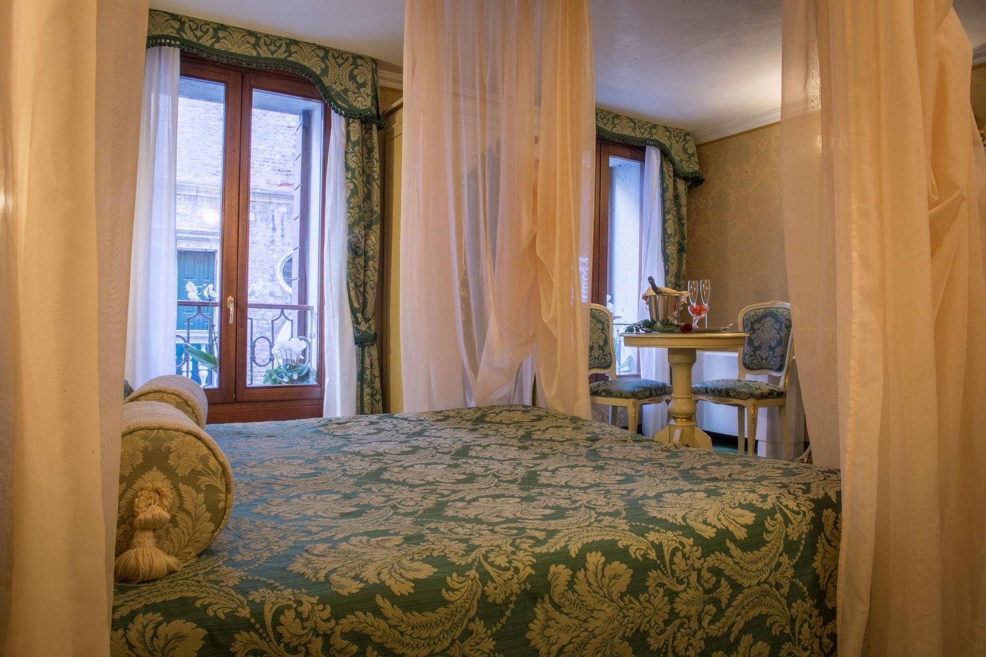 Hotel Becher Венеция Экстерьер фото