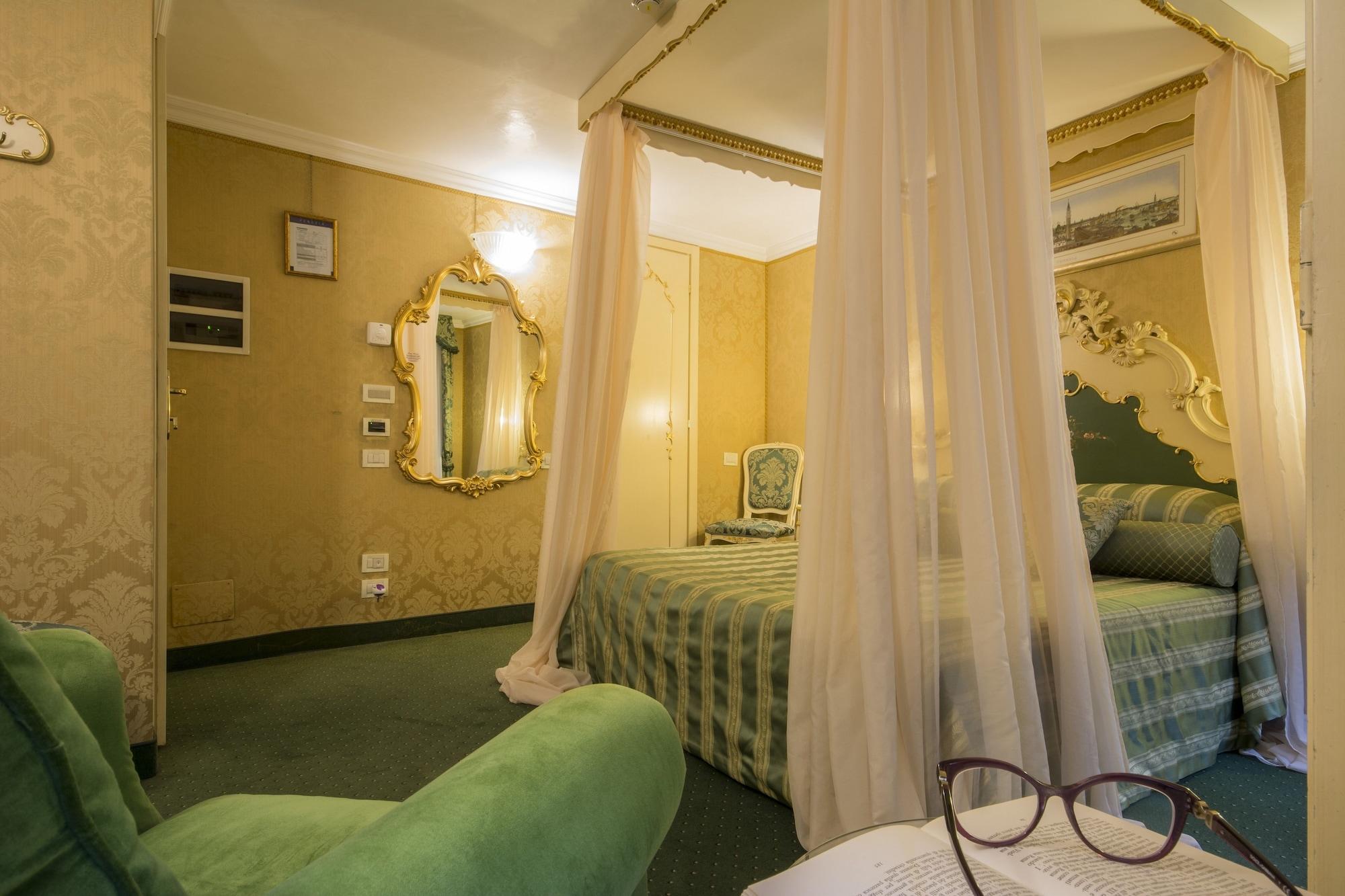 Hotel Becher Венеция Экстерьер фото