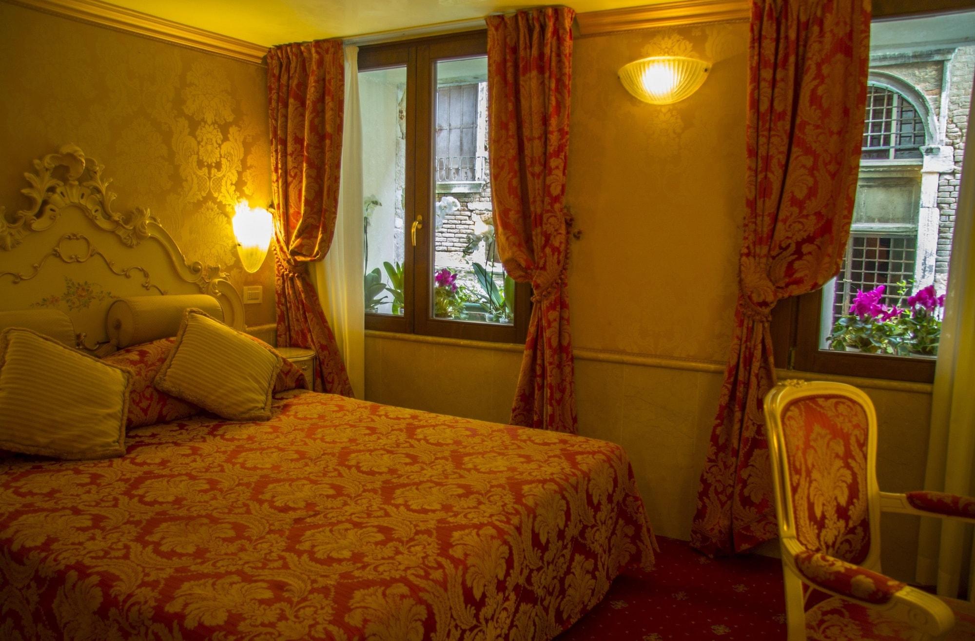 Hotel Becher Венеция Экстерьер фото