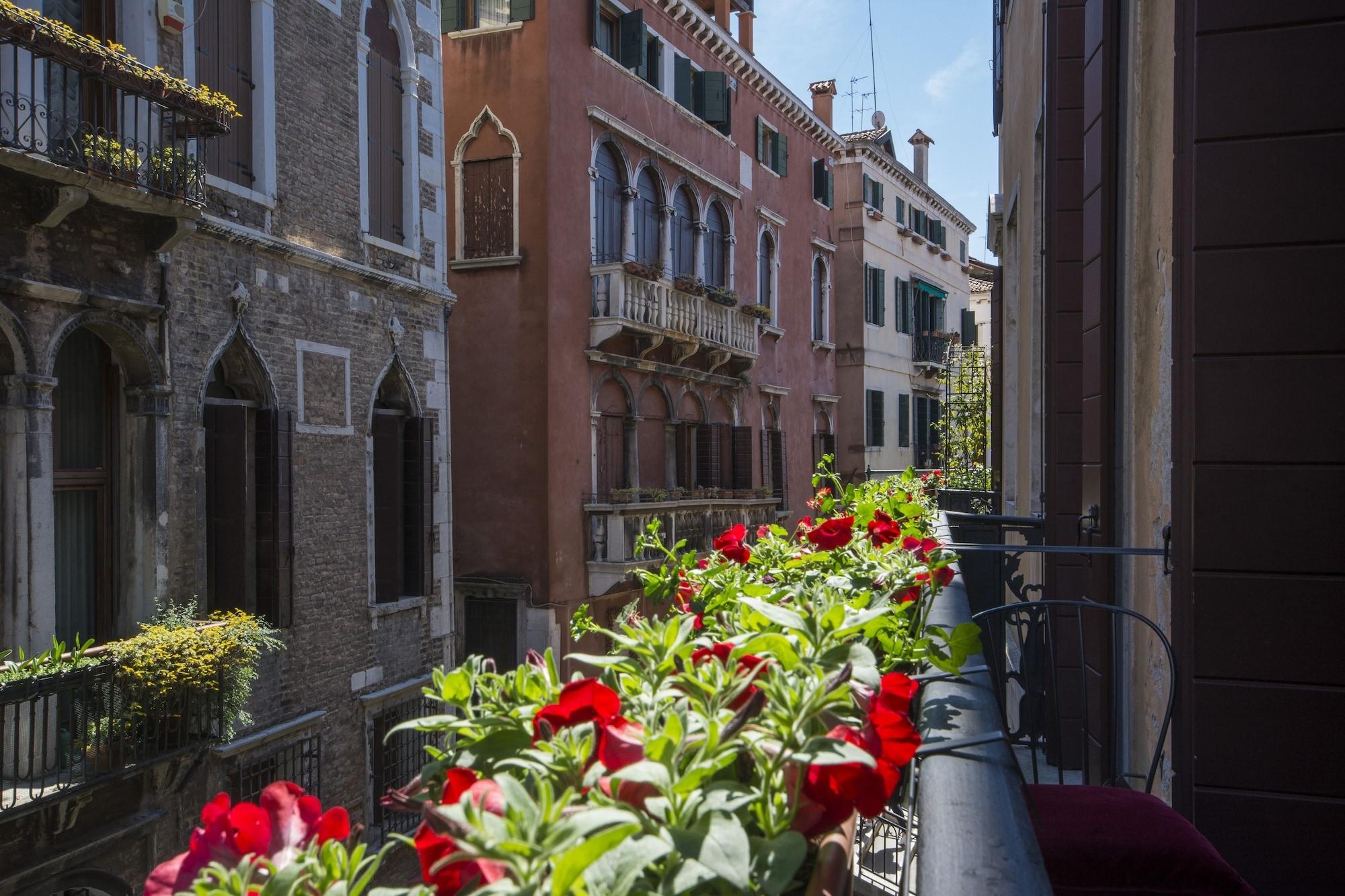 Hotel Becher Венеция Экстерьер фото