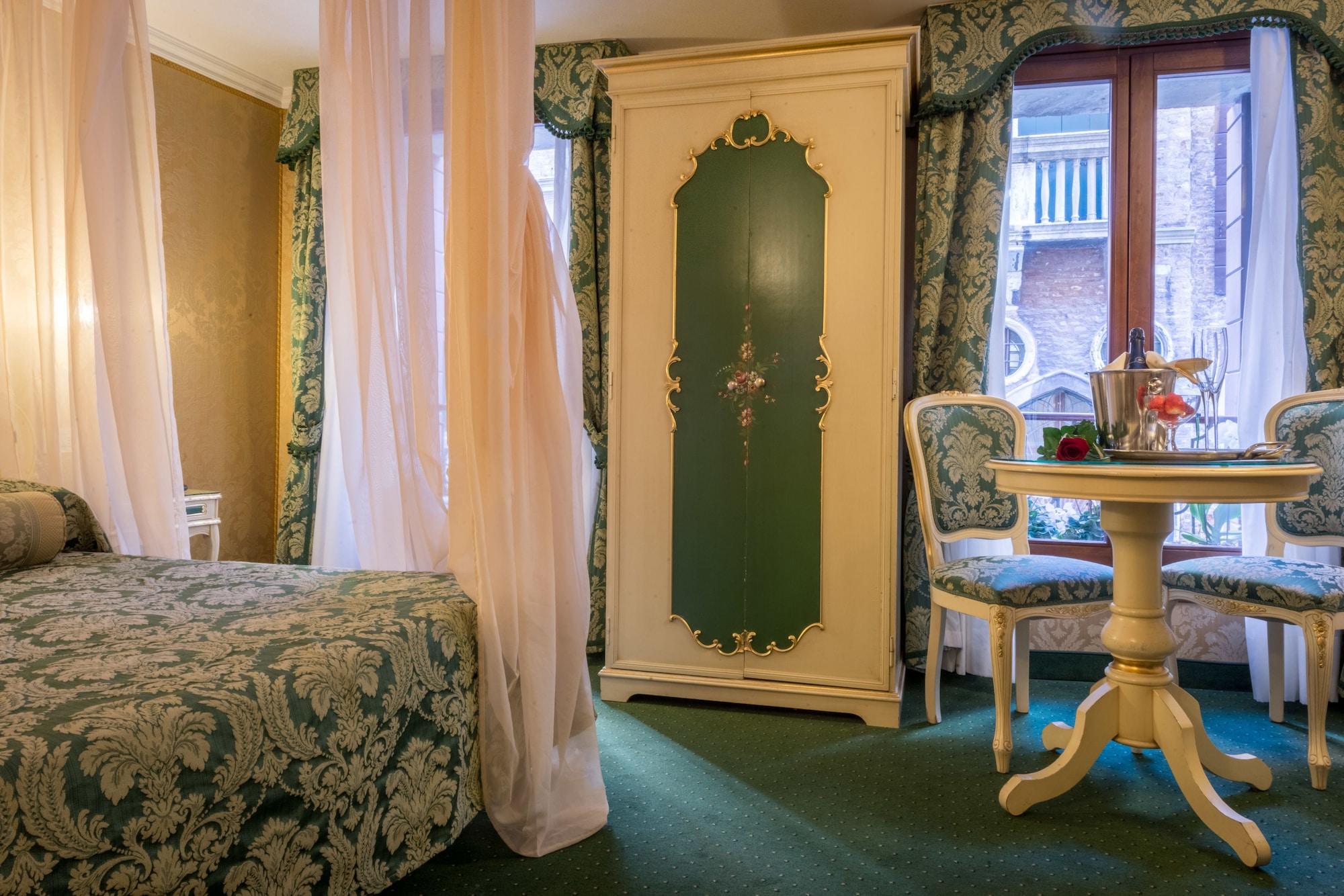 Hotel Becher Венеция Экстерьер фото