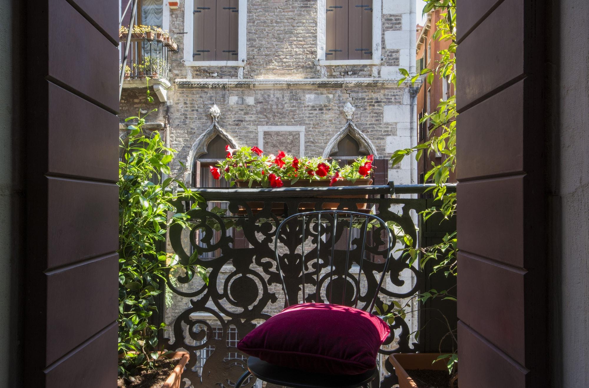 Hotel Becher Венеция Экстерьер фото