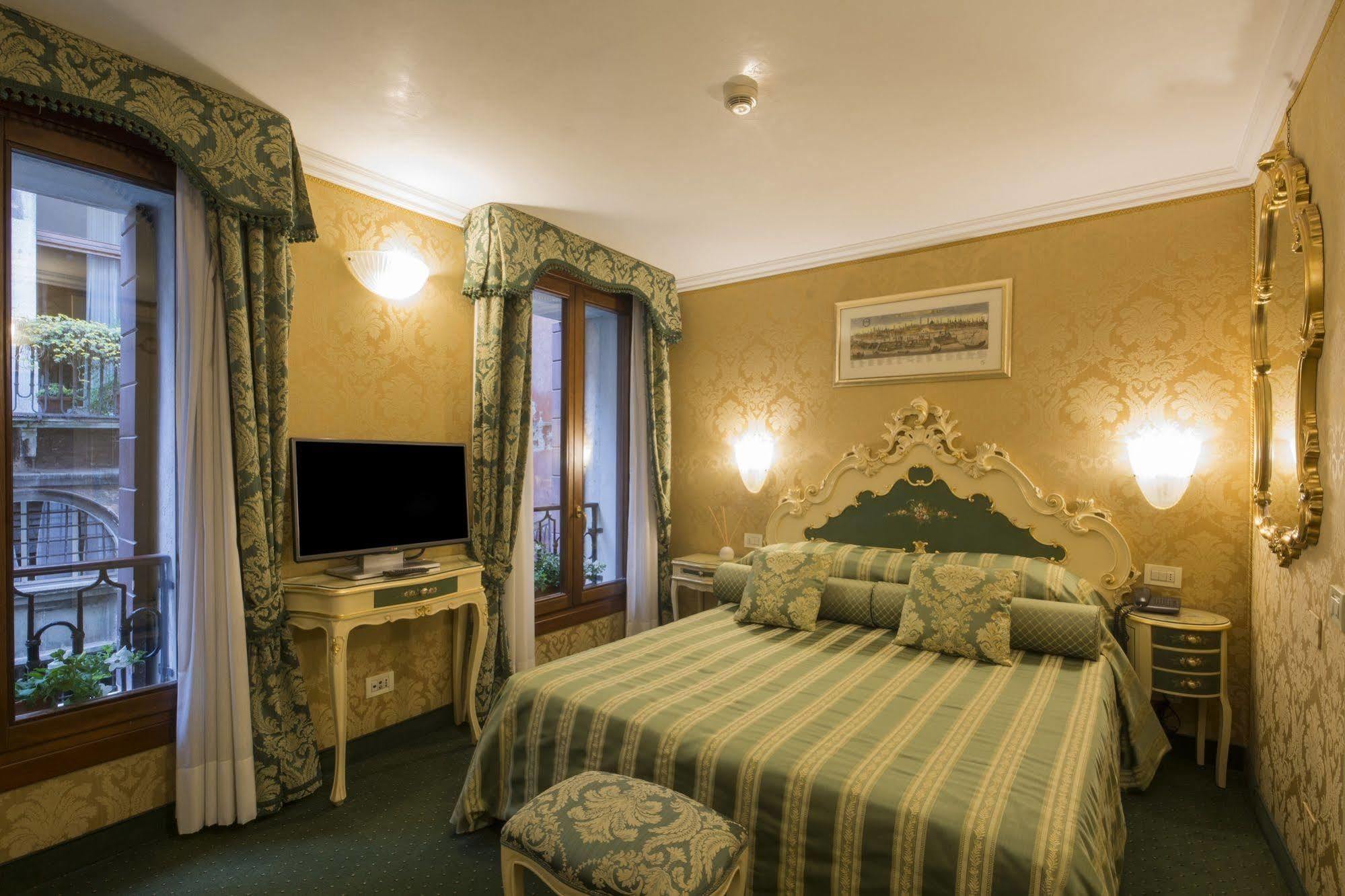 Hotel Becher Венеция Экстерьер фото
